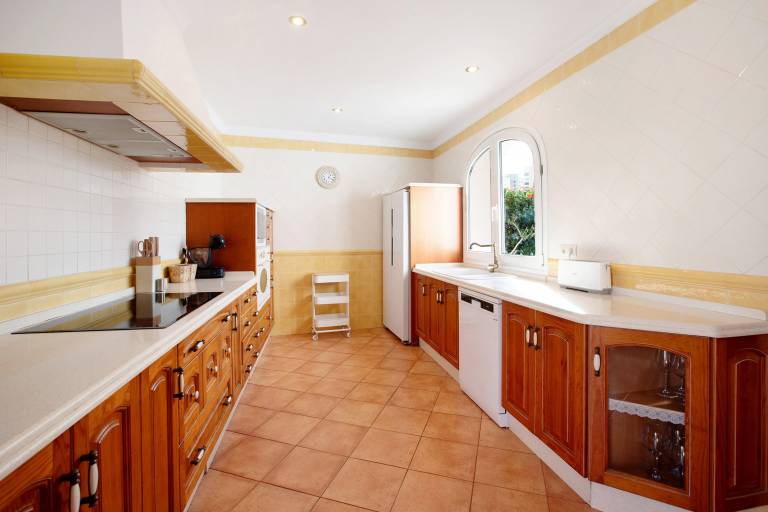 La Casita del Mar – House with Jacuzzi, Garden & Terraces 300 m from the Beach in Torremolinos — photo 5