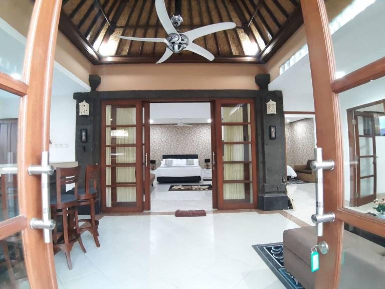 Villa with pool — photo 2