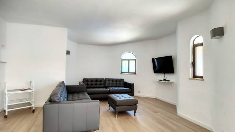 Pet-Friendly Beautiful Villa Palmeire Galé Beach with WiFi, Balcony, Garden, Terrace & Pool — photo 5