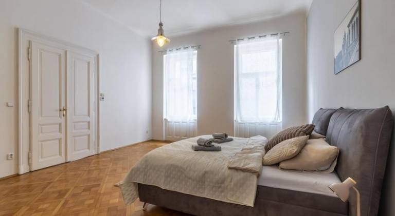 Rental apartment | Near Prague astronomical clock in Prague