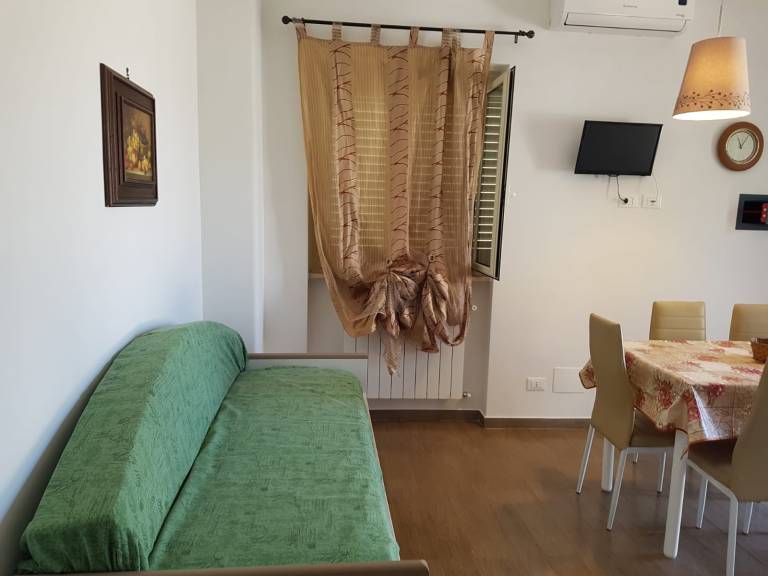 Family-oriented nice rental apartment with BBQ & yard | Garden view | Dogs allowed — photo 4