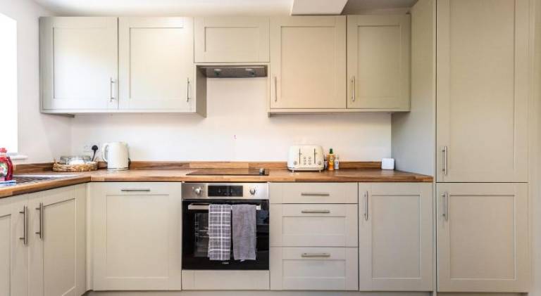 Vacation home with 4 rooms for 10 persons in Swindon