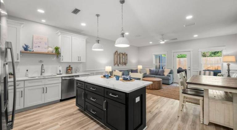 Elevation 30B - Prvt Pool Luxe Home, Fire Pit, Pets OK, 5 Min Wk 2 Beach — photo 3
