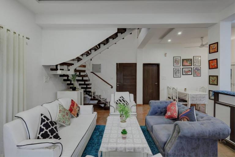 Vacation home with patio, yard & private pool | Good for workation | Pets allowed in Anjuna