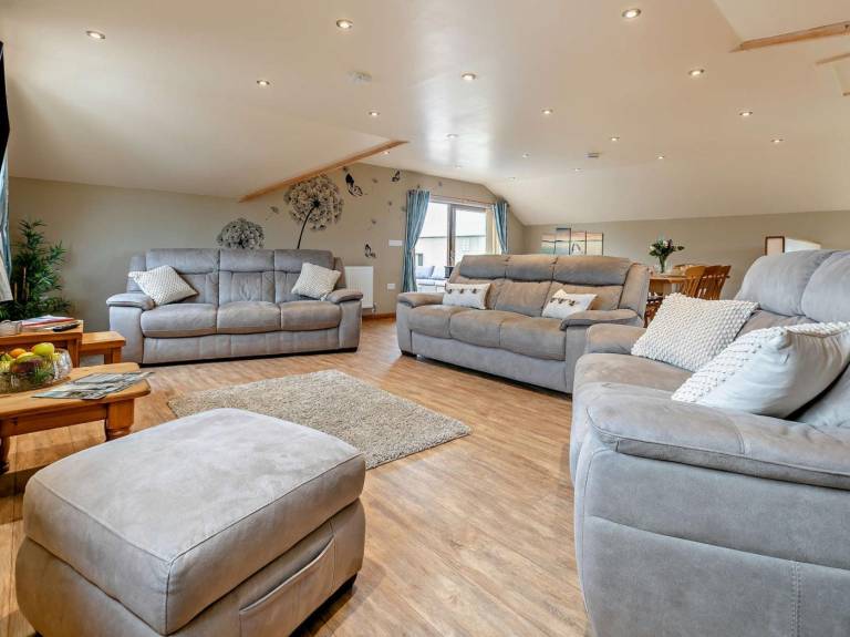 Fully equipped charming cottage with garden & jacuzzi | Pets allowed — photo 3