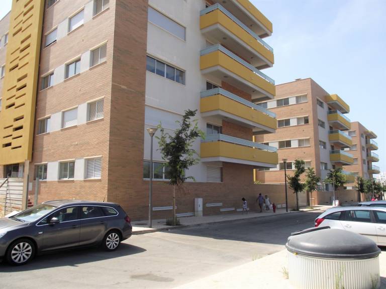 Apartment with pool — photo 2
