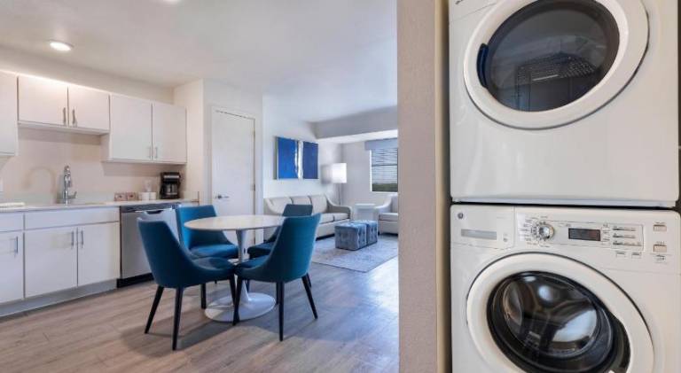 Soka Suites Dallas - Las Colinas — photo 5