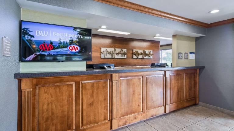 Best Western Plus North Canton Inn & Suites — photo 5