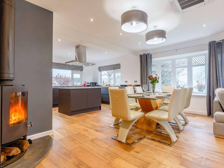 Fully equipped vacation home with yard & jacuzzi | Dogs allowed in Newquay