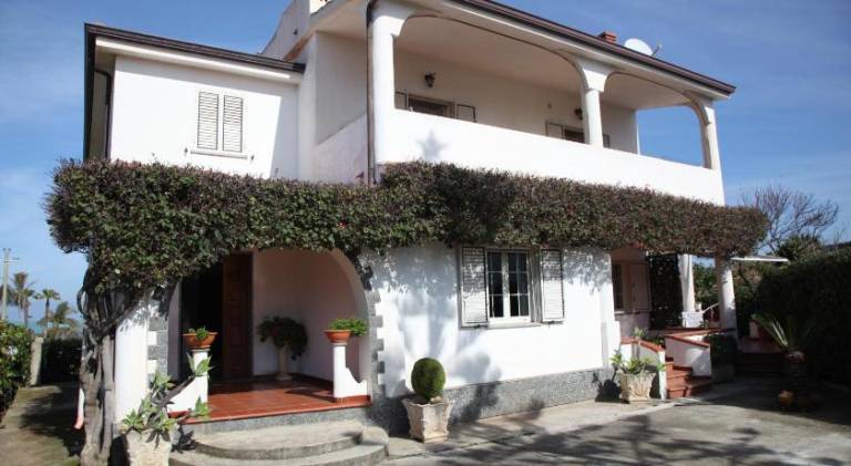 Rental apartment with 2 rooms for 5 persons in Ricadi