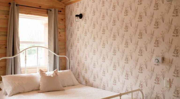 Chalet with jacuzzi | Pets allowed — photo 2