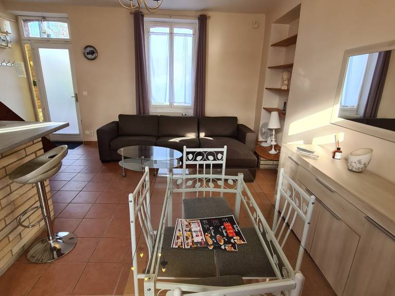 Holiday apartment with garden — photo 2