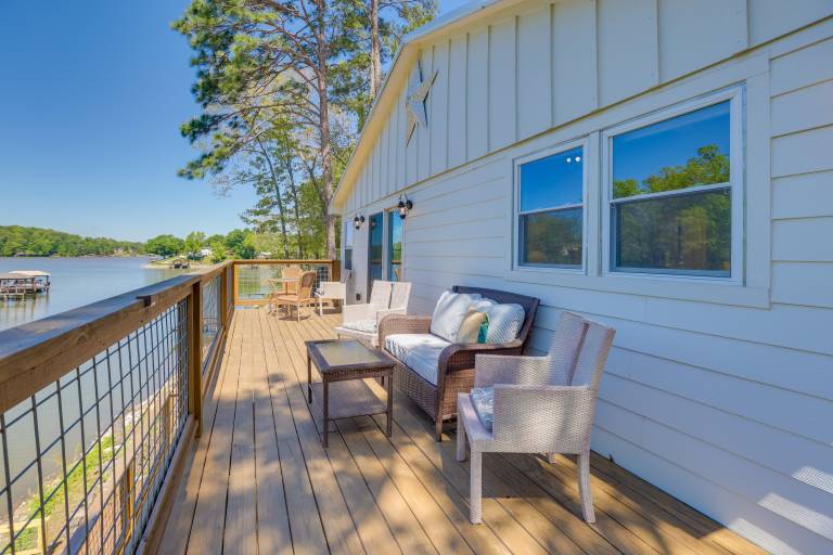 Private Hot Tub: Stunning Logan Martin Lake Home — photo 2