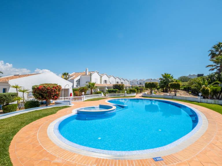 Fully equipped charming cottage with garden, pool & BBQ | Dogs allowed — photo 4