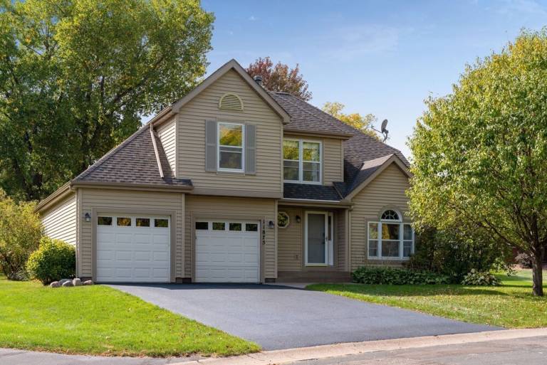 House  Maple Grove