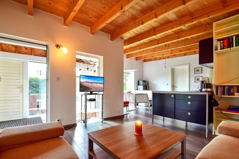 Vacation home with grill, garden & patio — photo 2