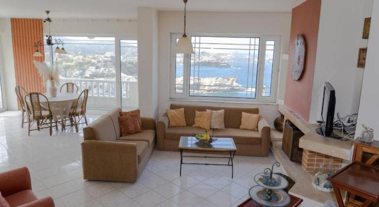 Villa with garden, private pool & terrace — photo 2