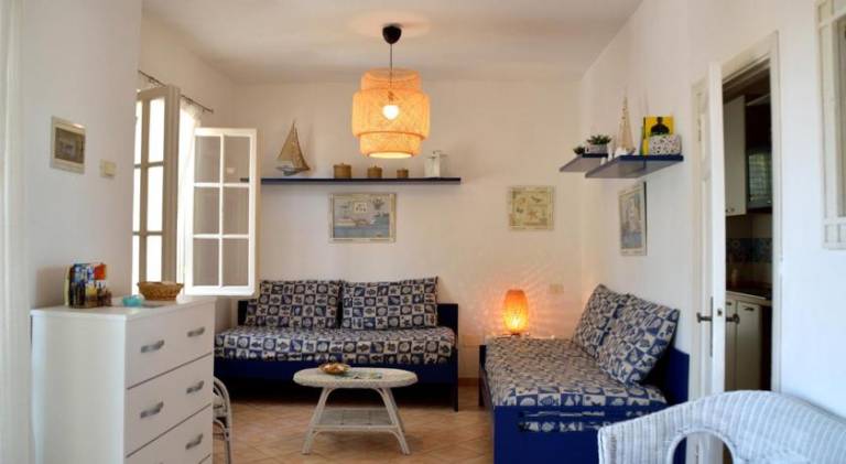 Holiday apartment with barbecue, patio & garden | Beach nearby | Pets are welcome in Capoliveri
