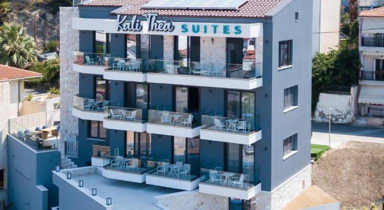 Serviced apartment with garden & terrace in Sithonia