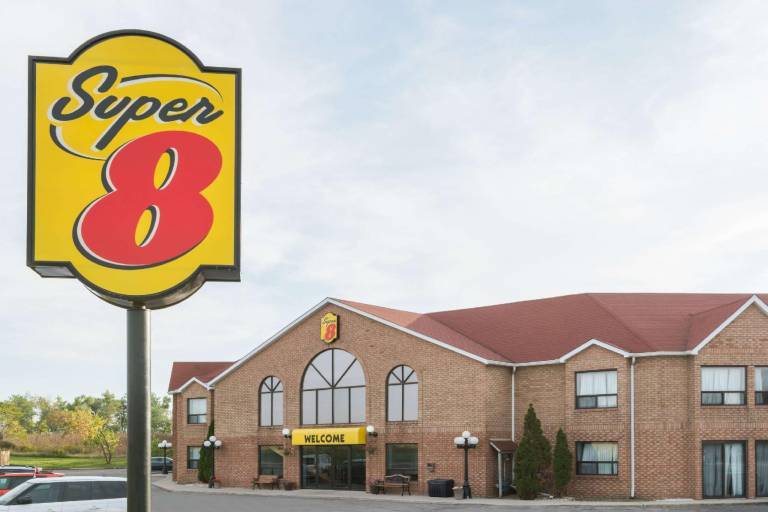 Super 8 By Wyndham Mt Hope Hamilton Intl Arpt On in Hamilton, ON