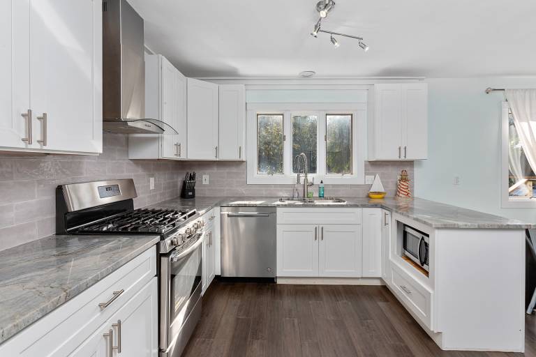 Waters Edge - 1808 Ocean Road — photo 5