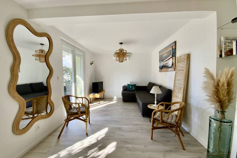 Rental apartment with patio — photo 3