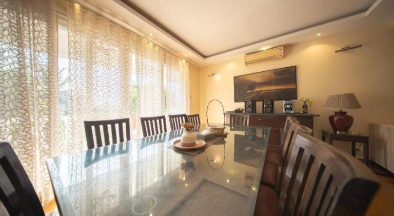 Villa with patio, BBQ & yard | Good for workation | Pets allowed — photo 4