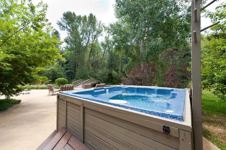 Private Riverfront Escape on the Florida River Hot Tub 20 Min to DGO in Durango, CO