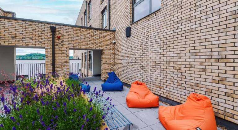 Pleasant rental apartment with patio | Pets are welcome in Sheffield