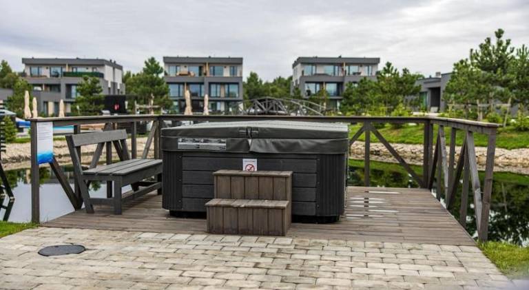 Holiday apartment with jacuzzi & pool — photo 5