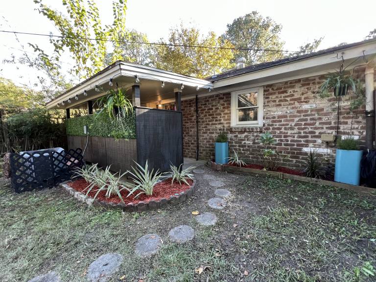 House  Avalon/Oglethorpe Mall Area