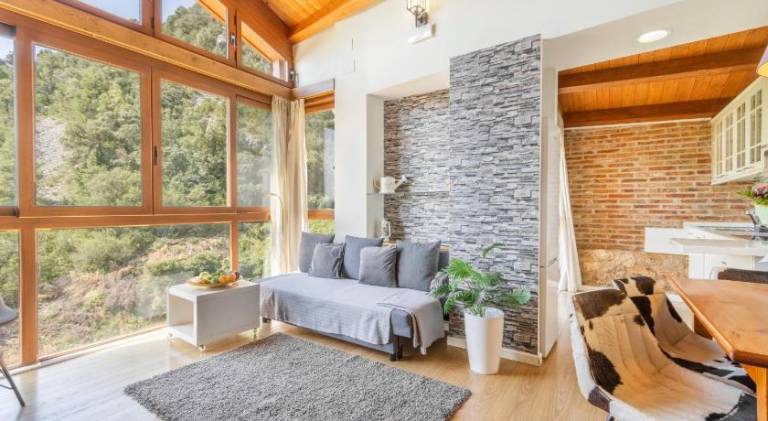 Fully equipped lovely villa with garden, pool & BBQ | Suitable for remote work | Pet-friendly — photo 3