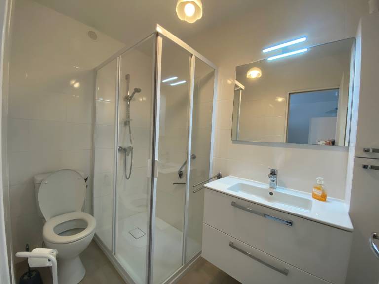 Apartment Near Spa with Balcony and Parking in Balaruc-les-Bains — photo 3