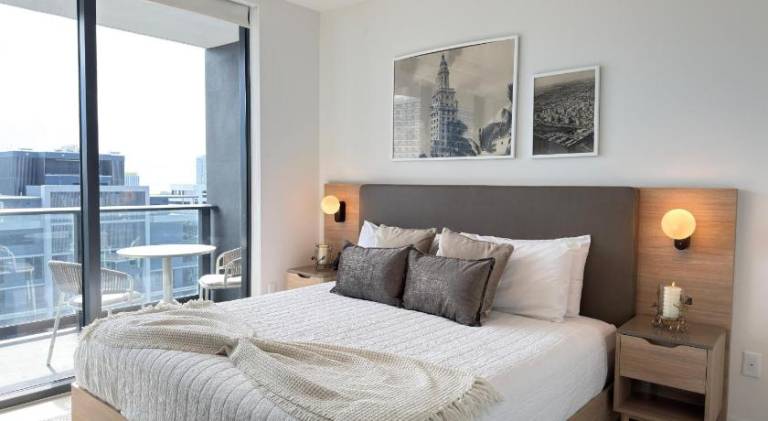 Apartment with pool | Near Bayside Marketplace | Pet-friendly in Miami, FL