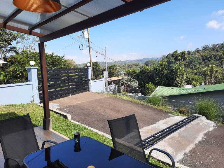 Family-friendly house with yard & grill | Dogs allowed — photo 4