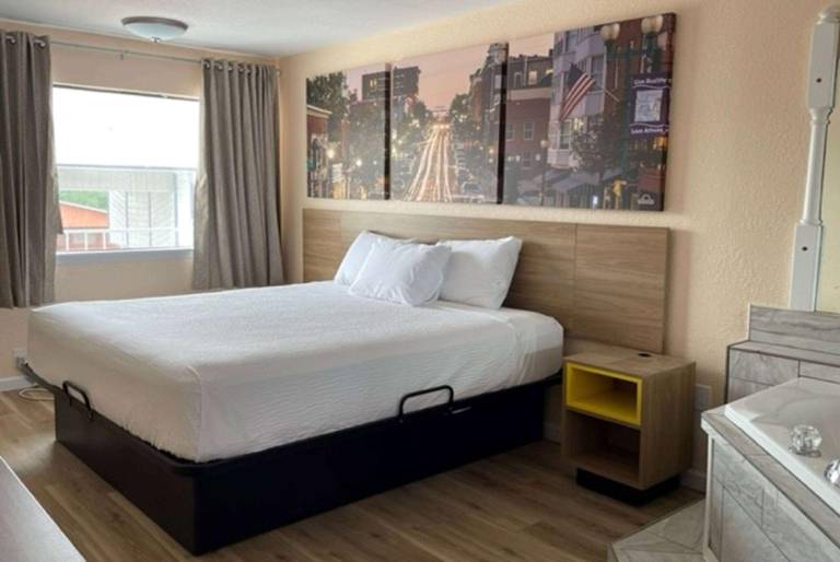 Days Inn by Wyndham Branson Near Theatre District — photo 4
