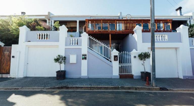 Nice holiday apartment with terrace | Near Sea Point | Perfect for remote work | Dogs allowed in Cape Town