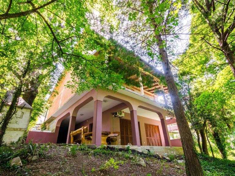 Apartment with grill, yard & terrace in Crikvenica