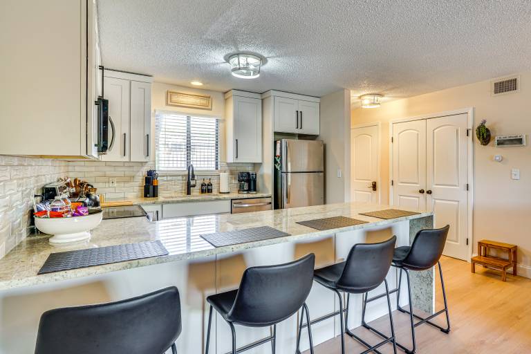 Lake & Pool Access: Lazy Days Condo w/ Balcony! — photo 3