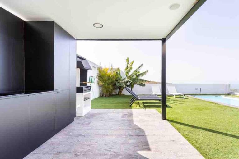Fully equipped spacious villa with BBQ & private pool | Pets allowed — photo 3