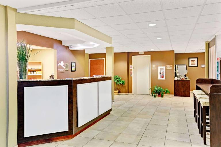 Microtel Inn & Suites by Wyndham Bryson City — photo 3