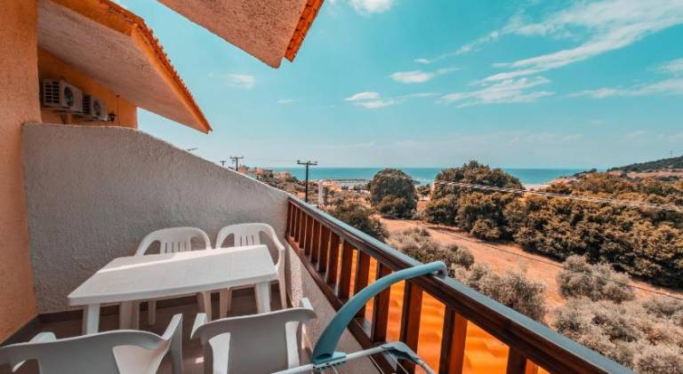 Apartment with terrace, yard & barbecue | Next to the beach | Good for workation | Pets allowed — photo 2