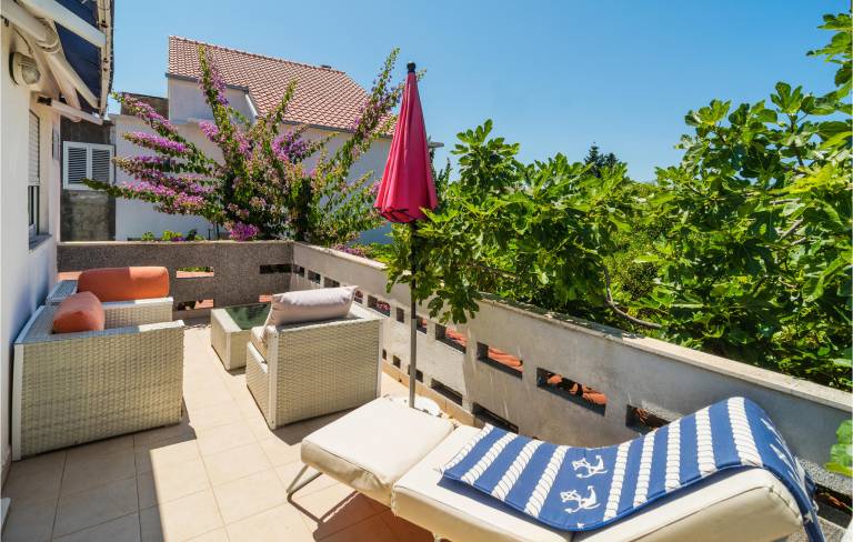 Dvoetažni stan  Sućuraj