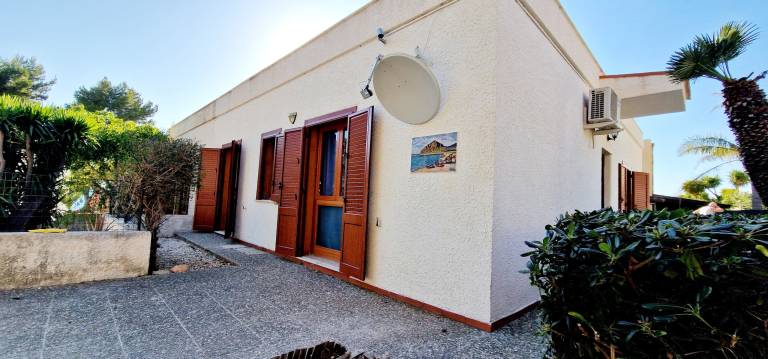 Chalet with yard, private pool & BBQ | Pets are welcome — photo 2