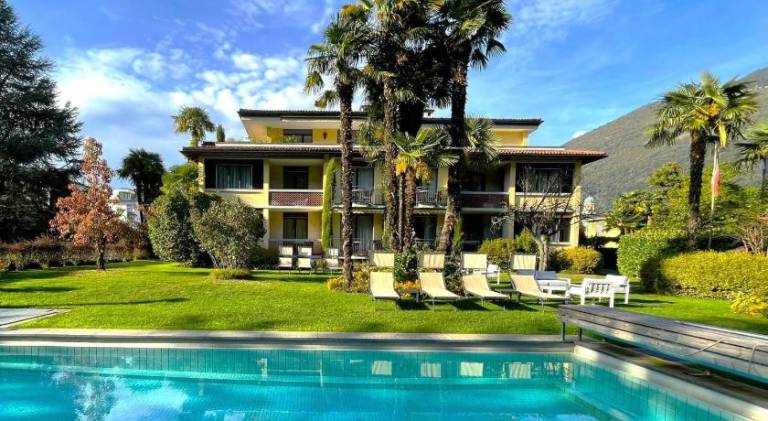 Serviced apartment with pool, grill & patio — photo 3
