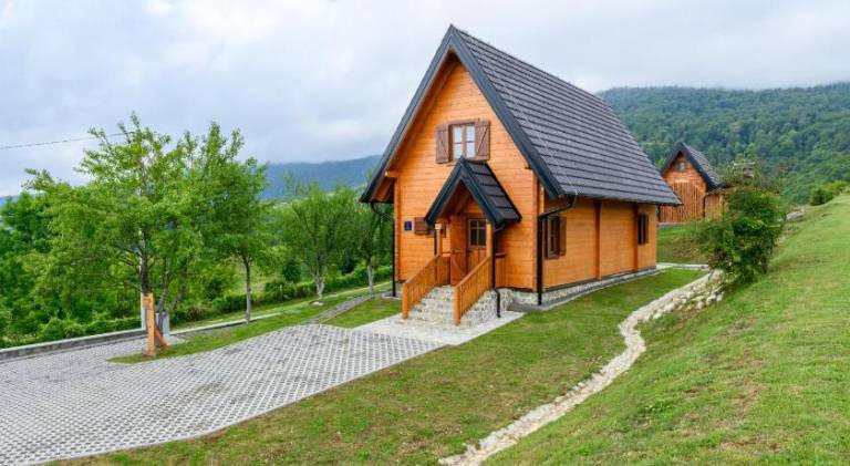 Chalet with hot tub in Plitvicka Jezera