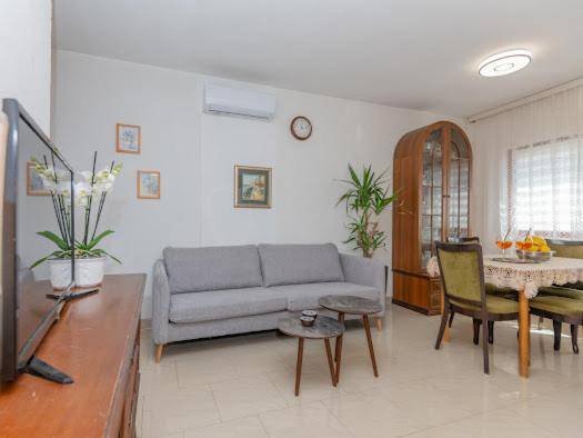 Apartment with 2 rooms for 4 persons in Brela