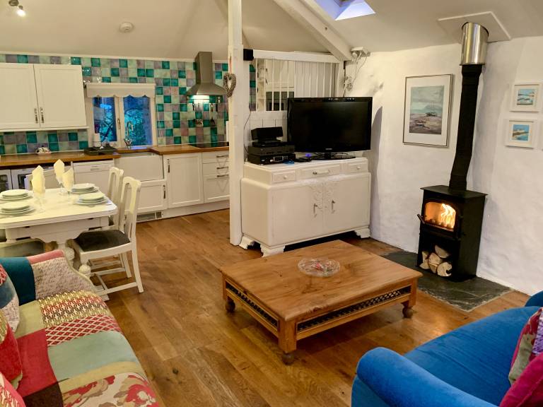 Family-friendly cottage with yard | River view | Pets allowed — photo 2
