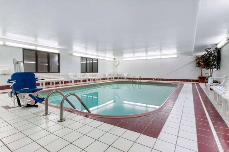 Econo Lodge Oacoma - Chamberlain West — photo 4