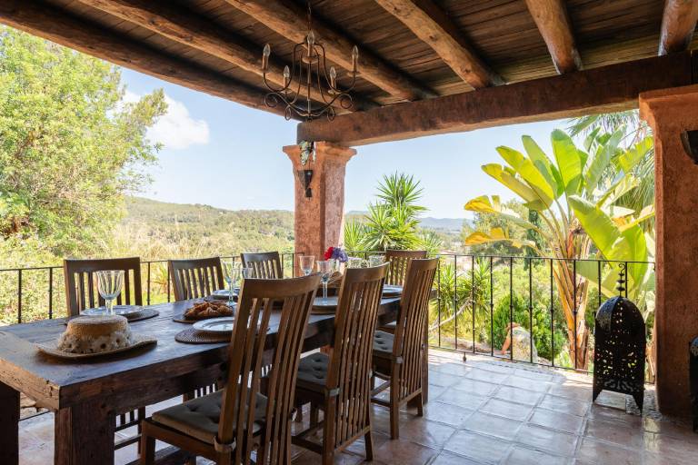 Villa with terrace, private pool & garden — photo 3